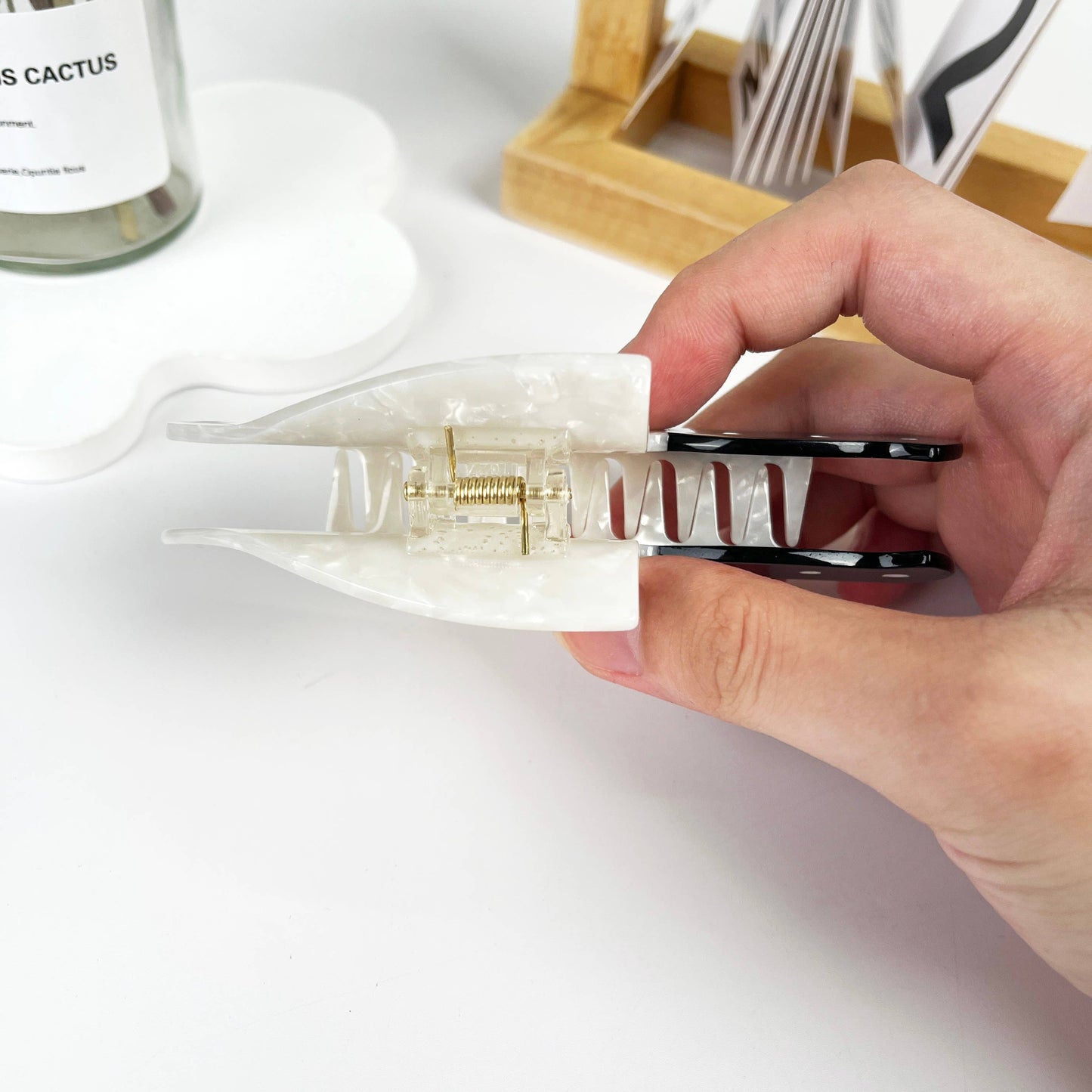 mildstyles - Funy Knife Hair Claw Clip: White