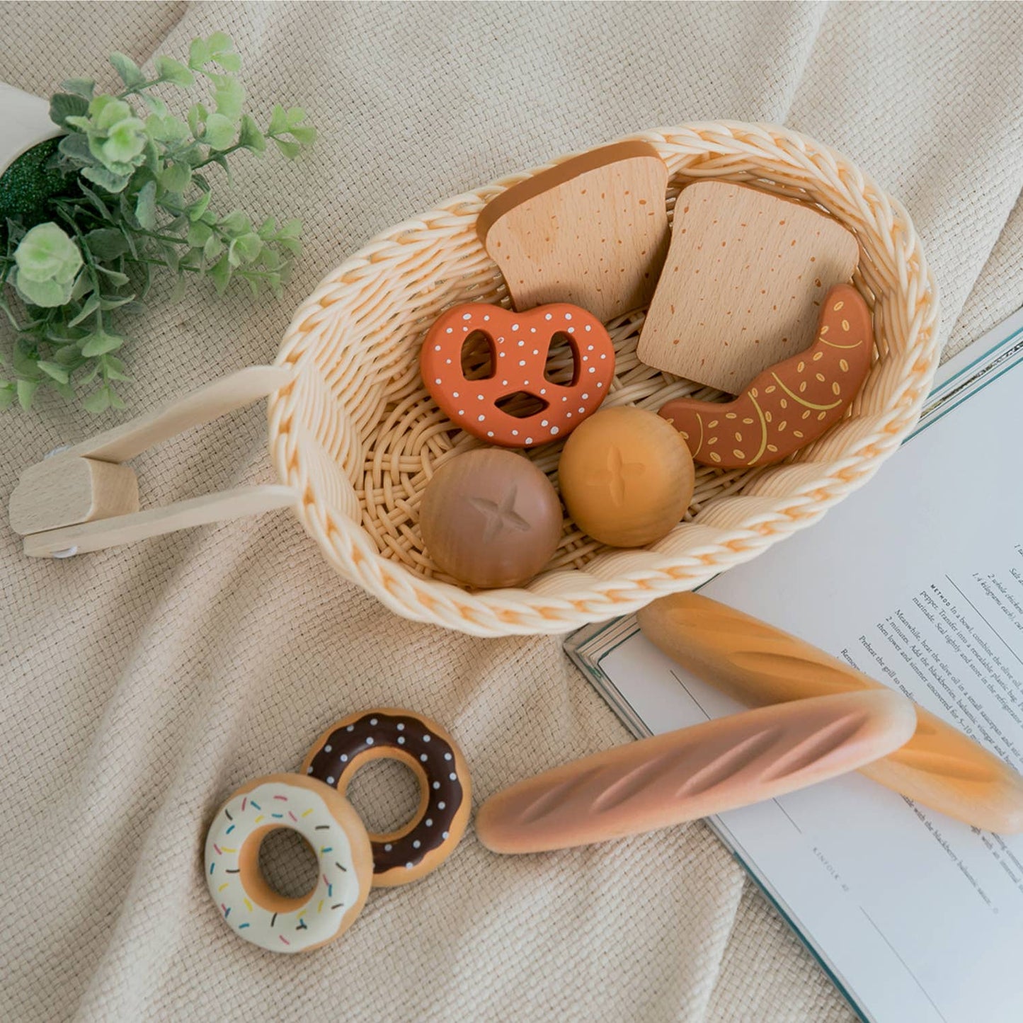 New Classic Toys - Bread basket