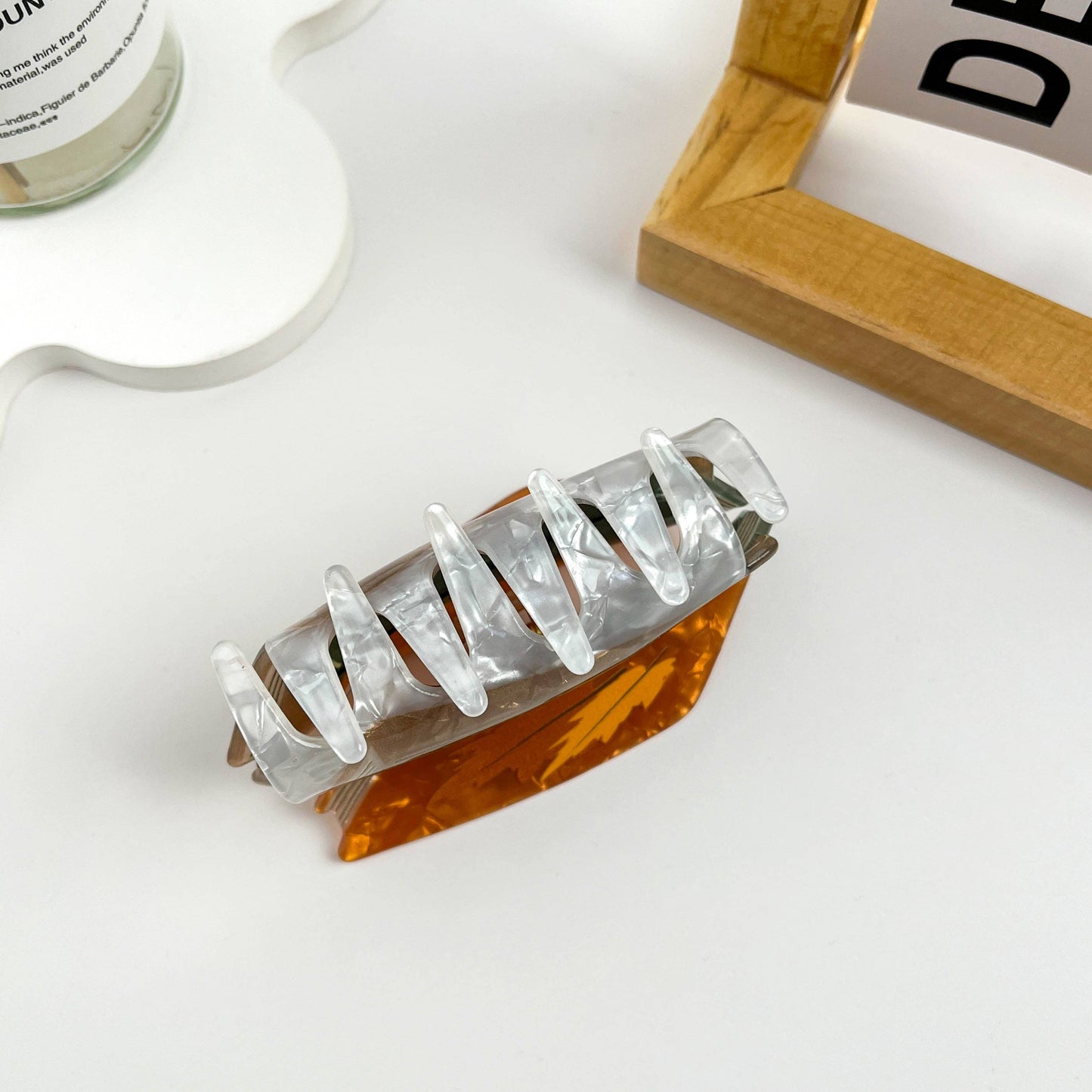 mildstyles - Book Print Acrylic Hair Claw Clip: Brown