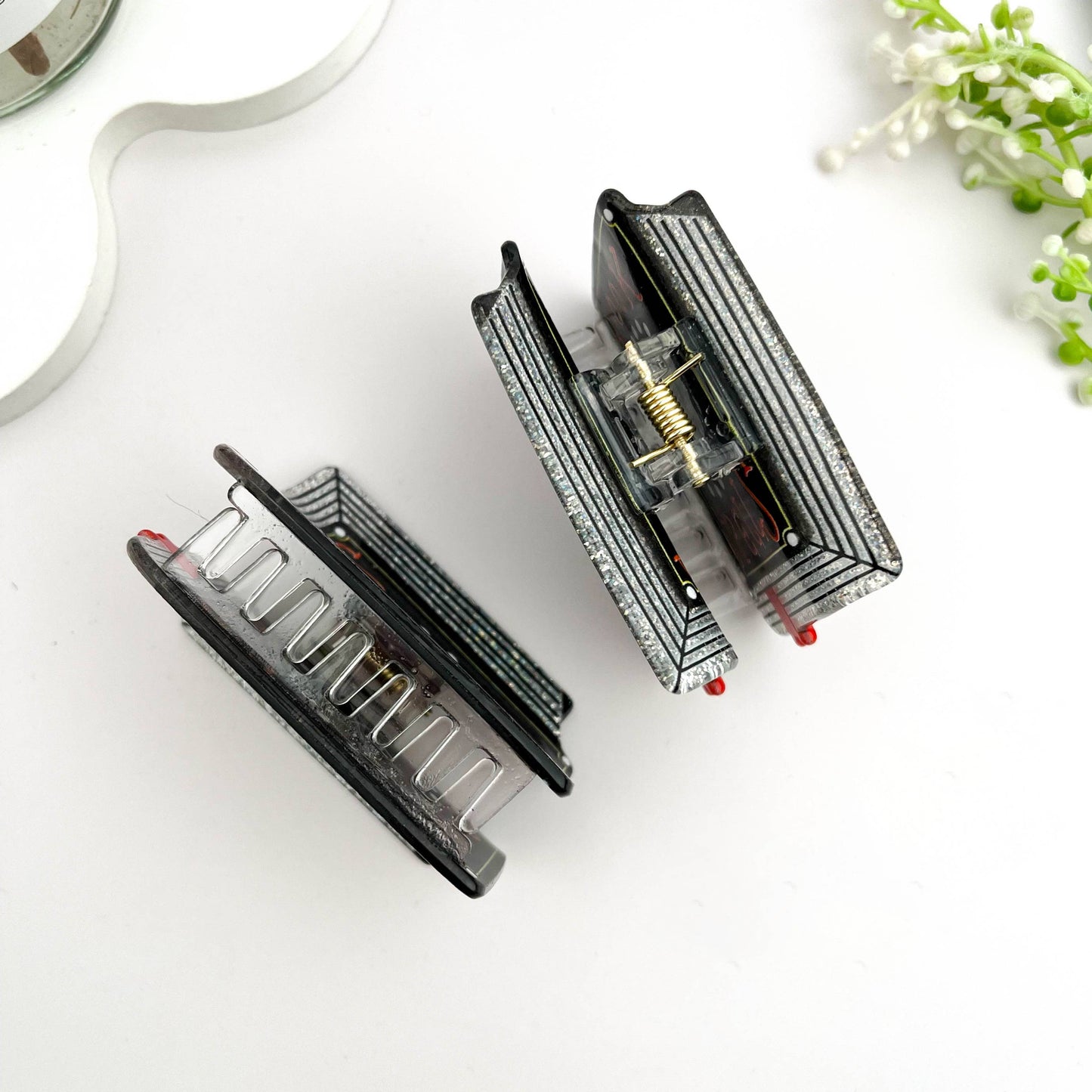 mildstyles - 📖 Enchanting Magic Book Hair Claw–Spellbinding Acetate Clip: Gray