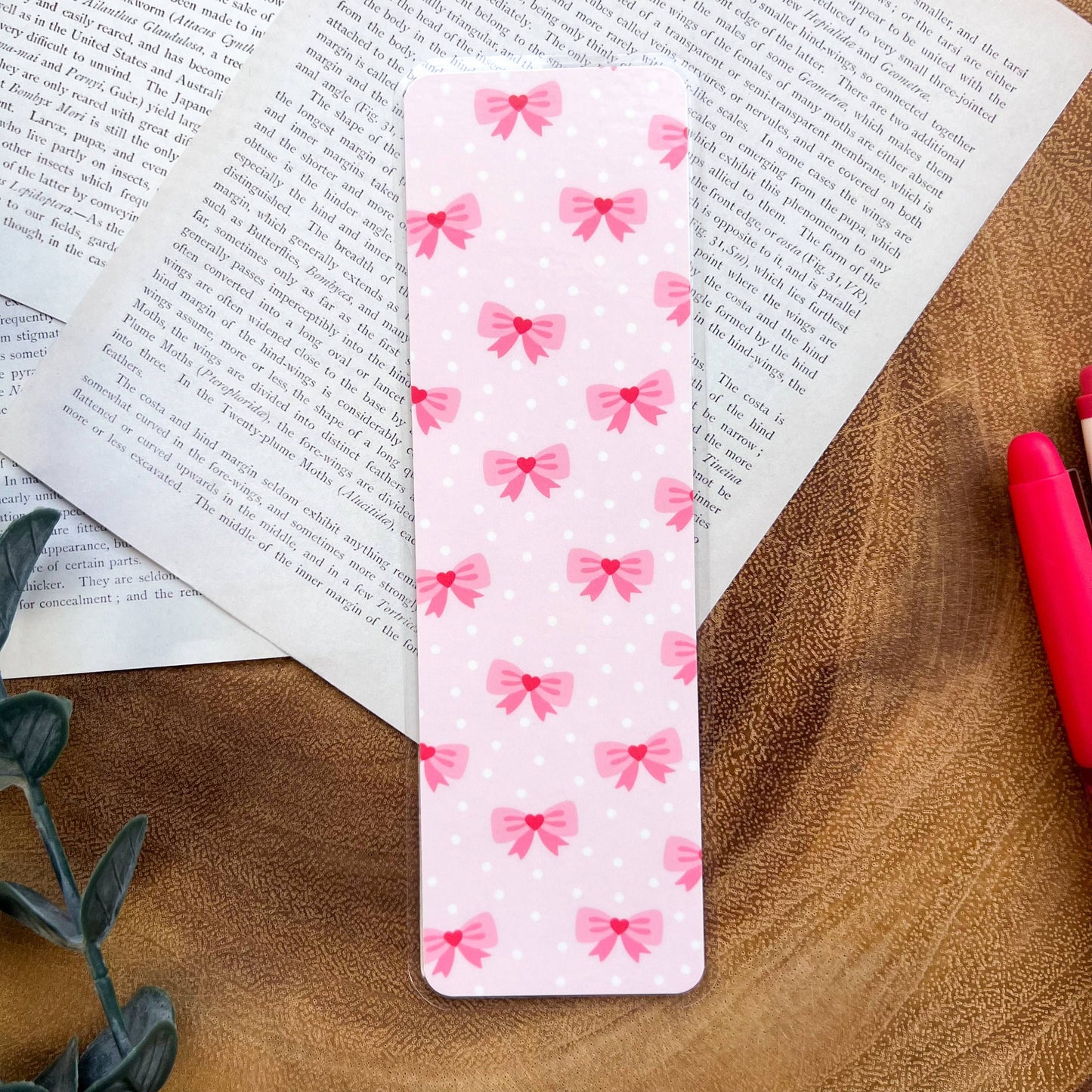 Cozy Reads Shop - small Pink Bows Bookmarks: Tassel / Right Design