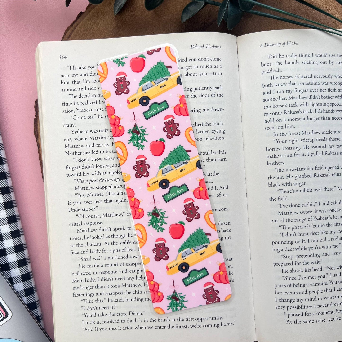 Cozy Reads Shop - Retro Festive Bookmark: Tassel