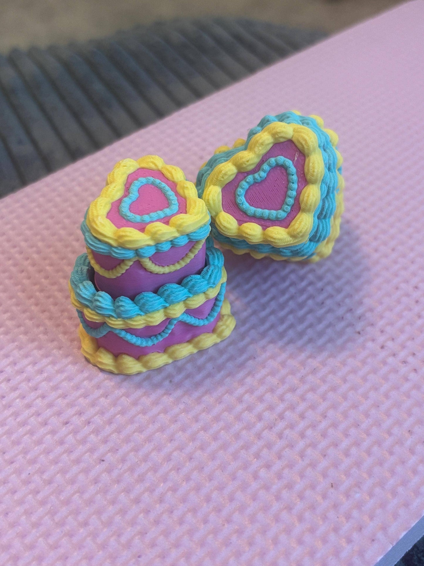 Stella Cake Creations - Cake Fidget Clicker: Metallic purple base
