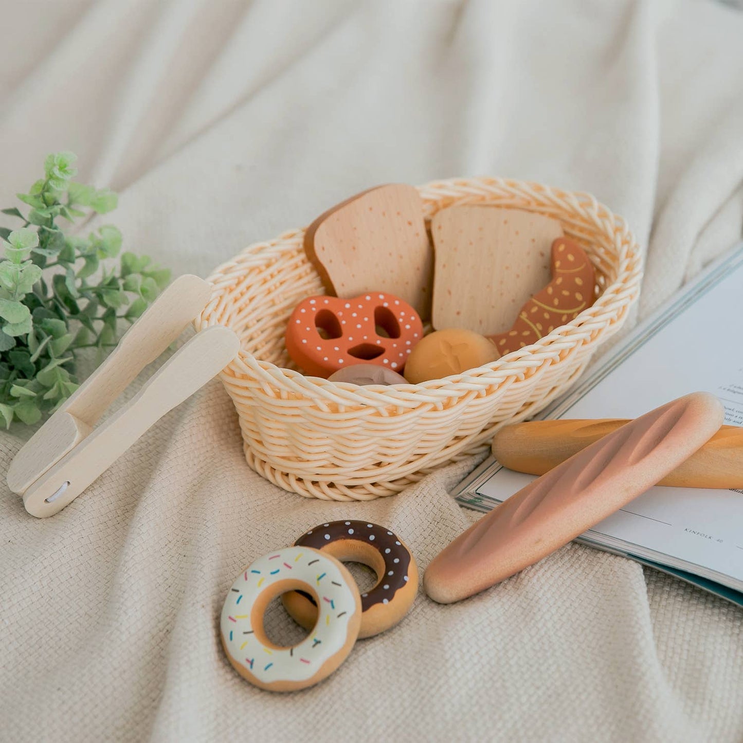 New Classic Toys - Bread basket