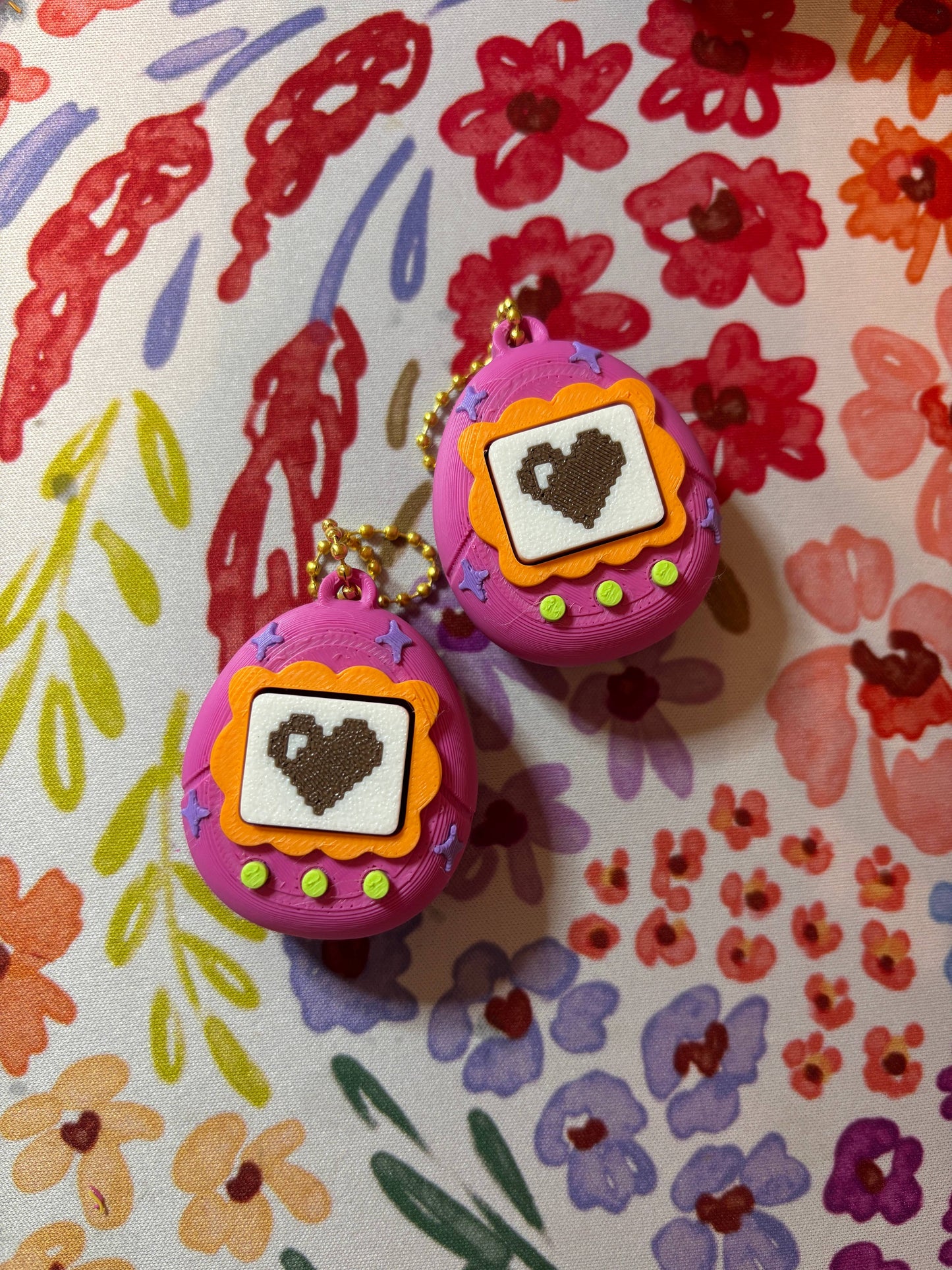 Stella Cake Creations - Y2K inspired Fidget Pet Keychain: Pink base / Heart screen