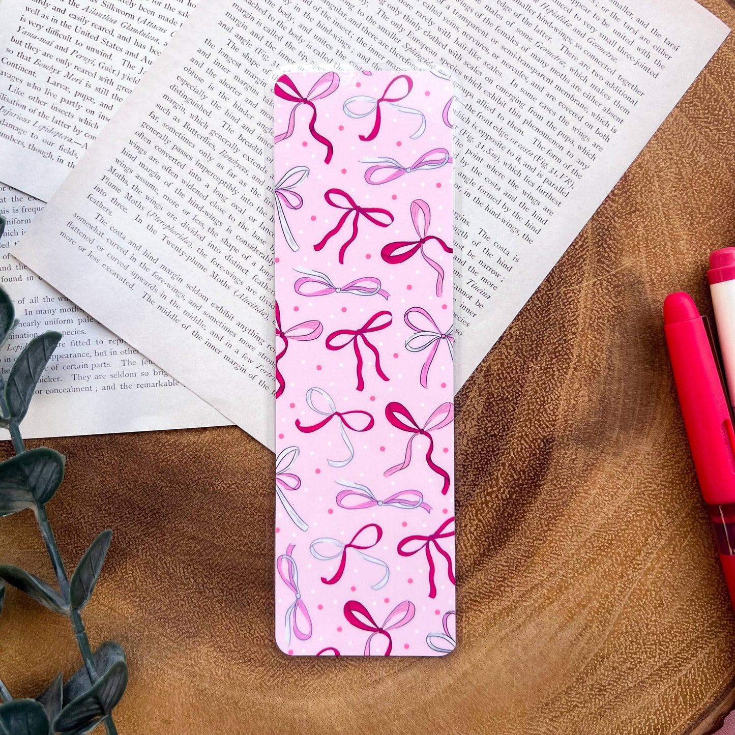 Cozy Reads Shop - small Pink Bows Bookmarks: Tassel / Right Design