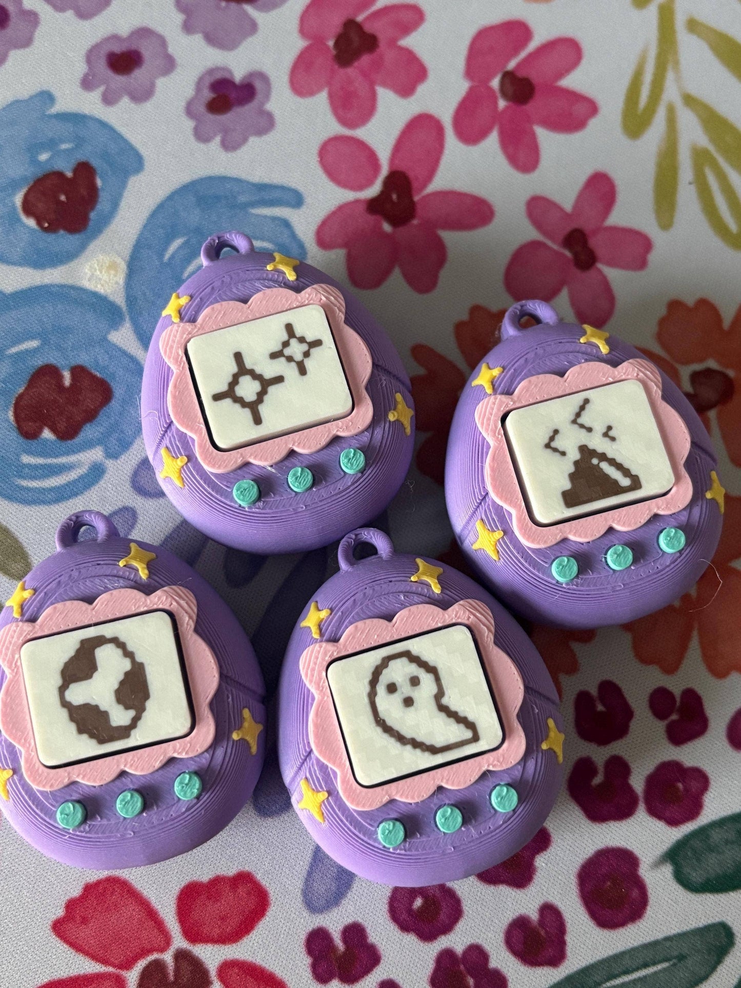 Stella Cake Creations - Y2K inspired Fidget Pet Keychain: Yellow base / Stars screen
