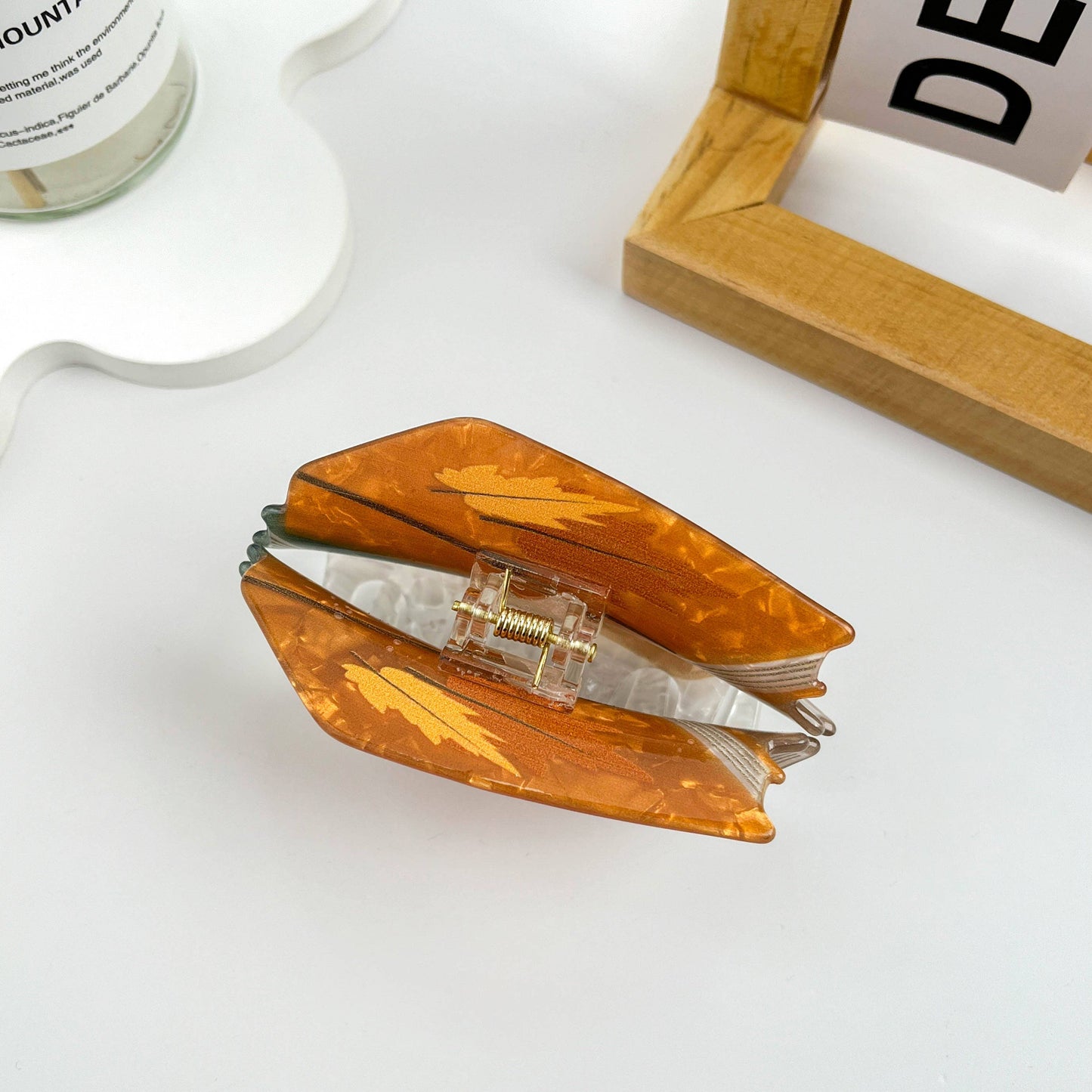 mildstyles - Book Print Acrylic Hair Claw Clip: Brown
